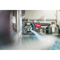 Cable guiding clamp with roller wheels