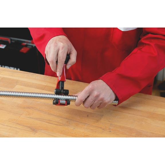 Plug-in screw connection with clamping ring - 6