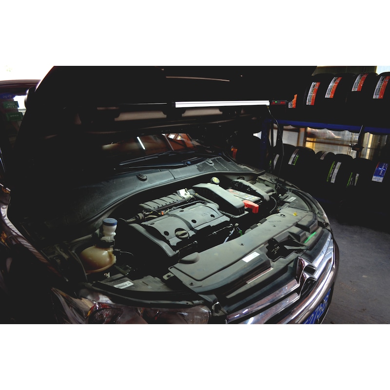 充電式LEDボンネットライト ボンネットライト - 充電式LEDボンネットライト-32LED-10W グローバル