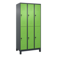 Doppelstöckige Spinde mit Füßen