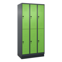 Doppelstöckige Spinde mit Sockel