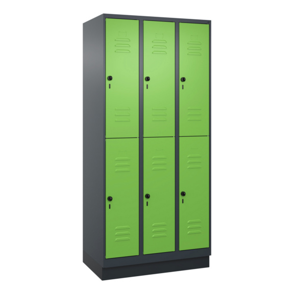 Doppelstöckige Spinde mit Sockel