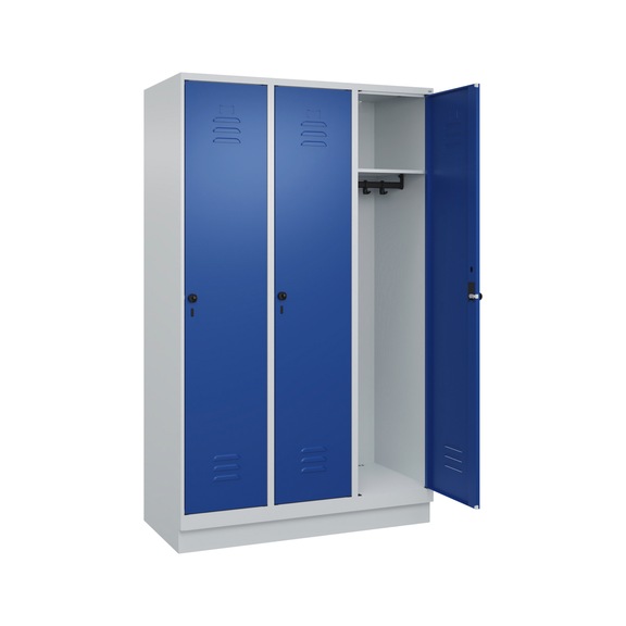 C+P CLASSIC PLUS locker, base, 3 compartments, 1,950x1,200x500 mm, RAL 7035/5010 - Classic PLUS locker