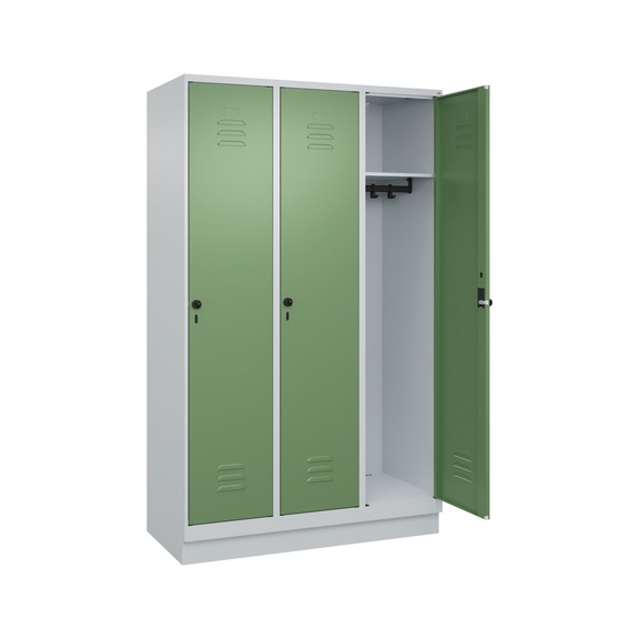 C+P CLASSIC PLUS 储物柜，带底座和 3 个隔间，1,950x1,200x500 mm，RAL 7035/6011 - Classic PLUS 储物柜