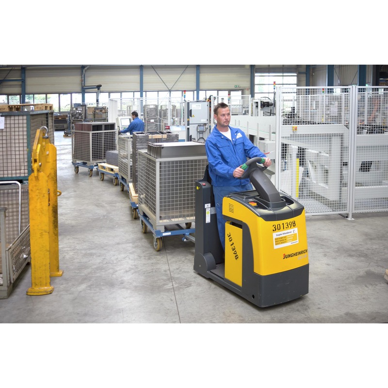 pallet truck as tugger train for crates and flat pallets 1000 kg - Tugger train pallet trolley