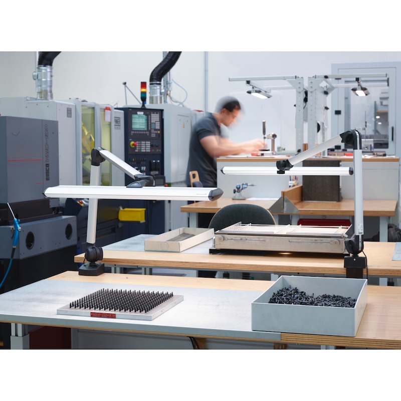 WALDMANN lampe universelle à LED, modèle Taneo, 30 W/100-240 V - Lampe universelle à LED pour poste de travail