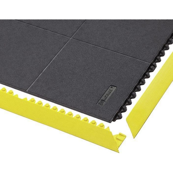 采用天然橡胶制成的工作区垫，结构平整，高 19 mm - 天然橡胶制成的工作区垫
