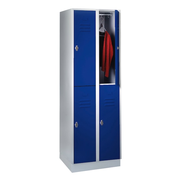 Clothes locker cabinet with base