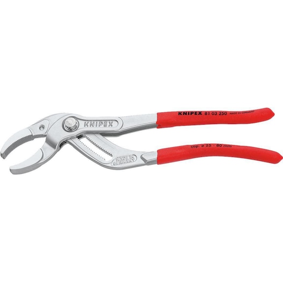 Pipe gripping pliers with serrated gripping jaws