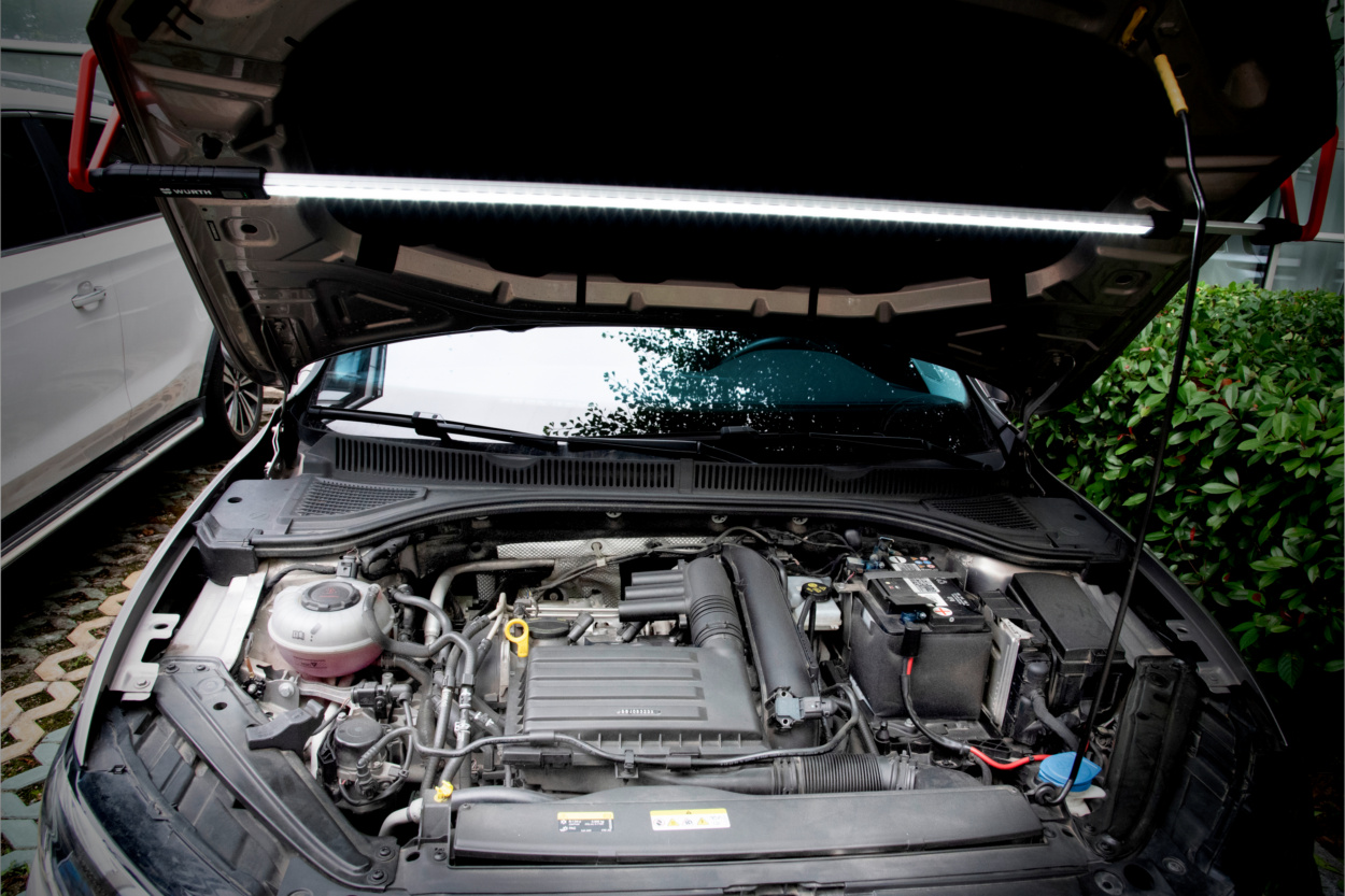 ボンネットライト ERGOPOWER URANUS